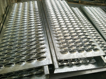 China Krokodil-Mund-Loch formte perforierter Antigleiter-Stahlplatte für Boden/Treppe fournisseur