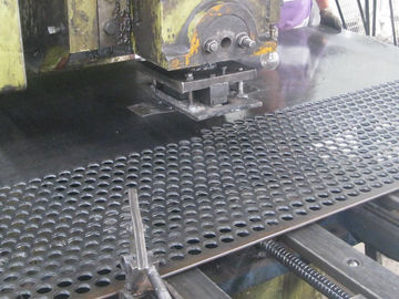 China Kundenspezifische perforierte Blechtafel-Platten für dekorative außenkorrosionsbeständigkeit fournisseur