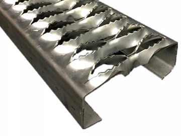 China Aluminium-und Stahlantigleiter-Metallplattentreppen-Schritt-Sicherheits-Spreize-Griff-Planken fournisseur