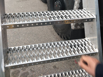 China Diamant-Griff-Treppen-Schritt-Sicherheit, die nicht für Brücke, Metallschritt-Platten-Boden-Beleg zerreibt fournisseur