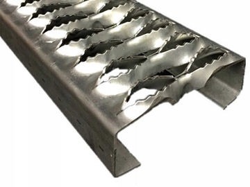 2mm galvanisierten perforierte Metalltreppen-Schritte, Griff-Spreize-Sicherheits-Gitter