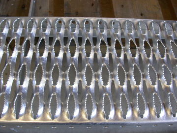 2mm galvanisierten perforierte Metalltreppen-Schritte, Griff-Spreize-Sicherheits-Gitter